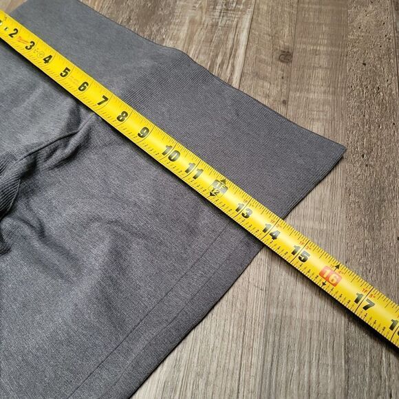 Lululemon Capri Leggings Ruched Sides Plain Solid Gray Grey Mid Rise Size 8 - Picture 4 of 5
